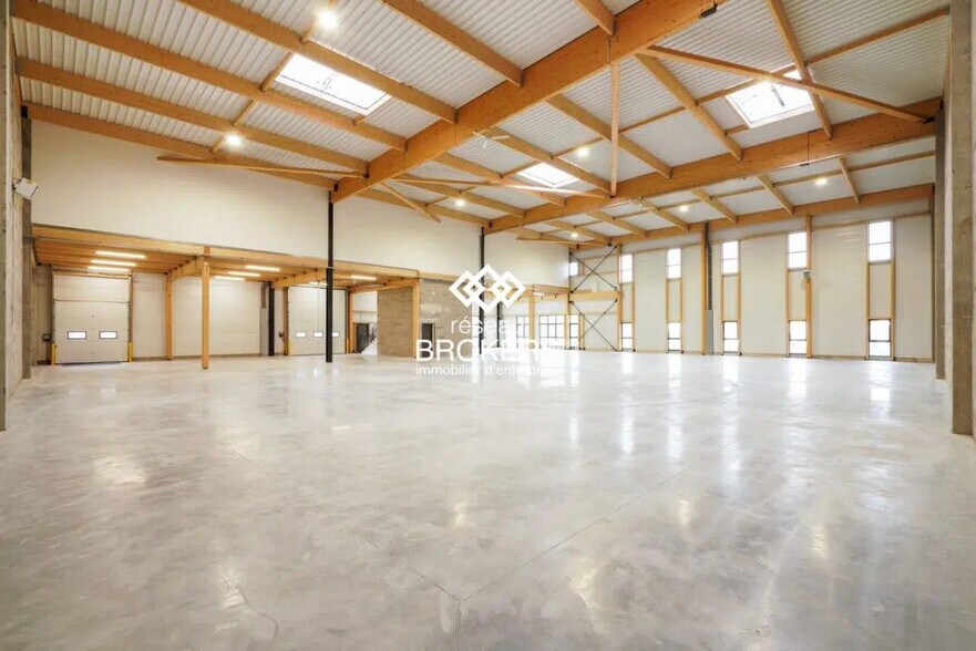 Industrial in Avignon for lease - Interior Photo - Image 1 of 5