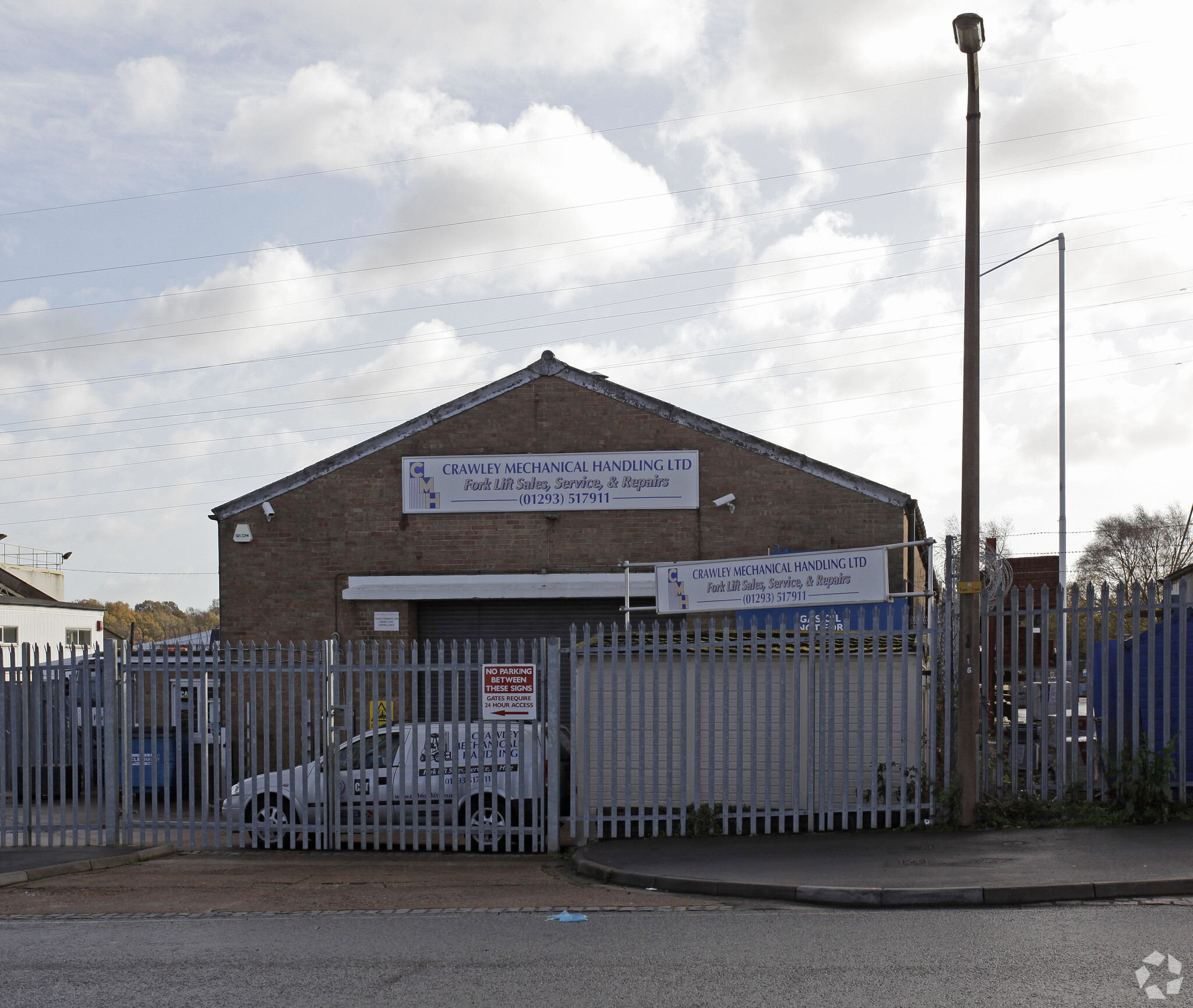 Stephenson Way, Crawley for lease Primary Photo- Image 1 of 2