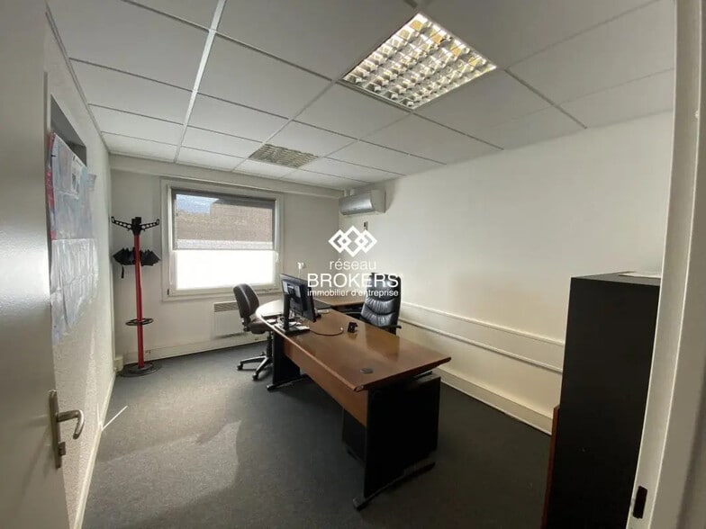 Office in Seyssinet-Pariset for lease - Interior Photo - Image 2 of 10