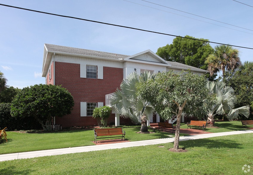 844 SE Ocean Blvd, Stuart, FL for sale - Building Photo - Image 1 of 1