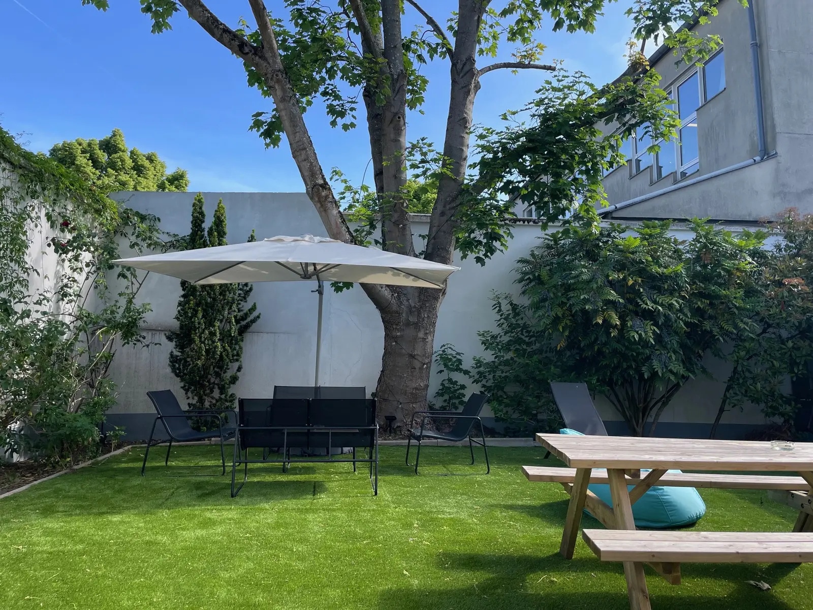 35 Rue Des Chantiers, Versailles for lease Building Photo- Image 1 of 3