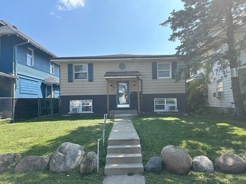 1541 5th Ave SE, Cedar Rapids, IA for sale - Primary Photo - Image 1 of 1