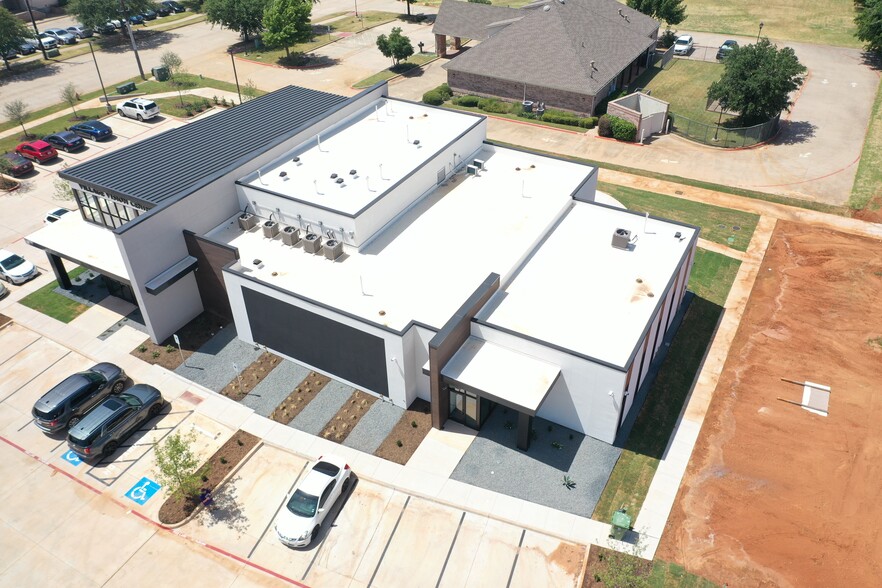 113 Barnett Dr, Highland Village, TX for lease - Building Photo - Image 1 of 3