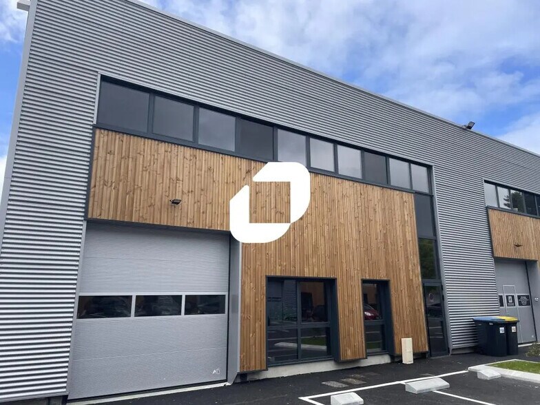 Flex in Basse-Goulaine for sale - Building Photo - Image 2 of 9