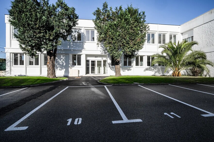 207 Rue Daniel-Charles Trudaine, Lanester for sale - Building Photo - Image 2 of 7