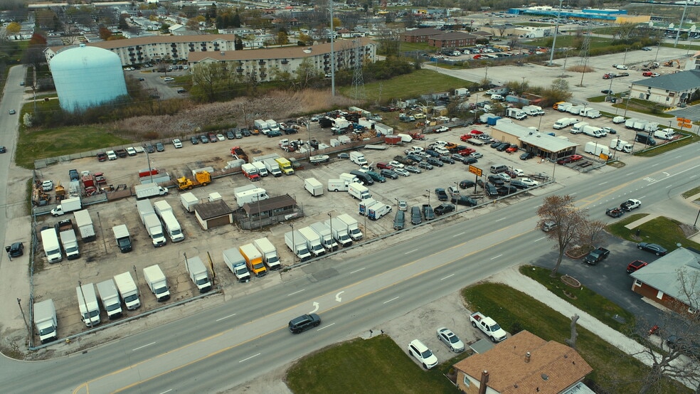 712 S Green Bay Rd, Waukegan, IL for sale - Building Photo - Image 2 of 3