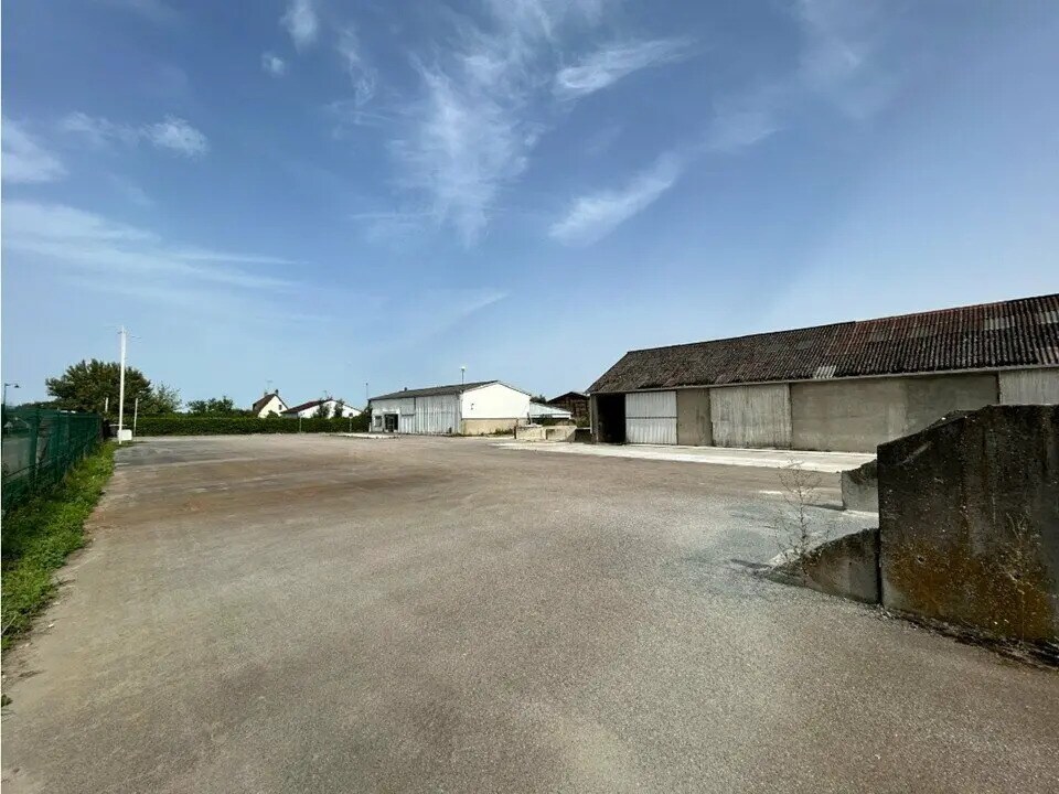 Location Commerce 800 m² - Photo 1