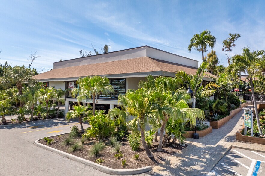 1700 Periwinkle Way, Sanibel, FL for sale - Primary Photo - Image 1 of 1