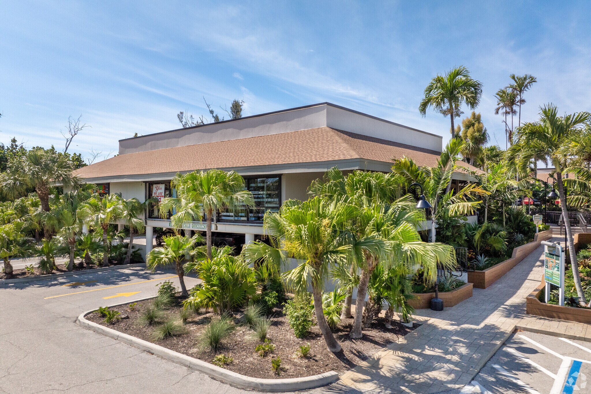 1700 Periwinkle Way, Sanibel, FL for sale Primary Photo- Image 1 of 1