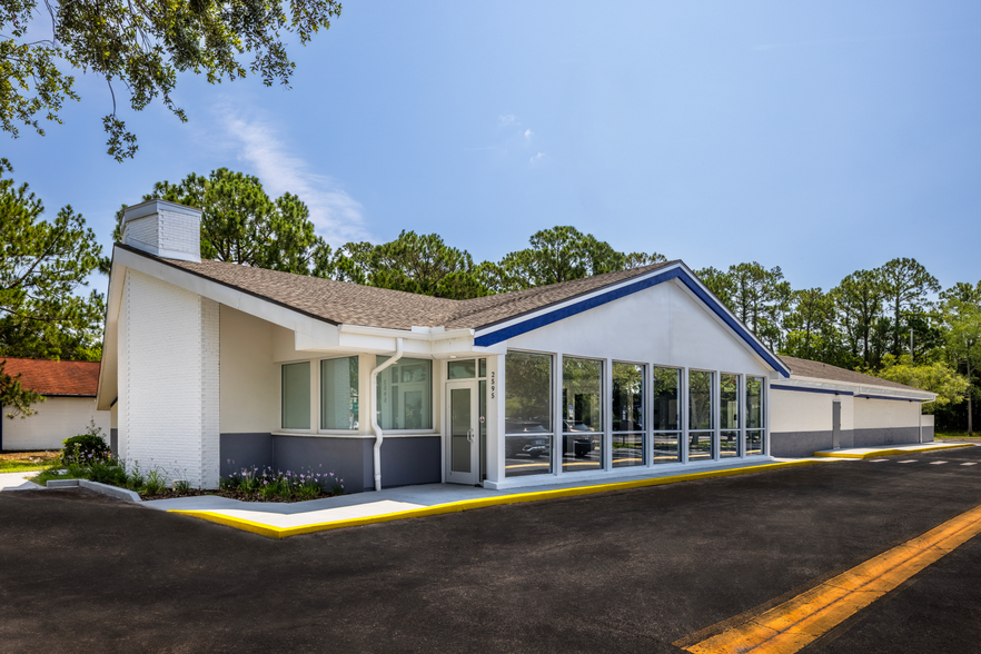 2595 W International Speedway Blvd, Daytona Beach, FL for lease - Building Photo - Image 1 of 8