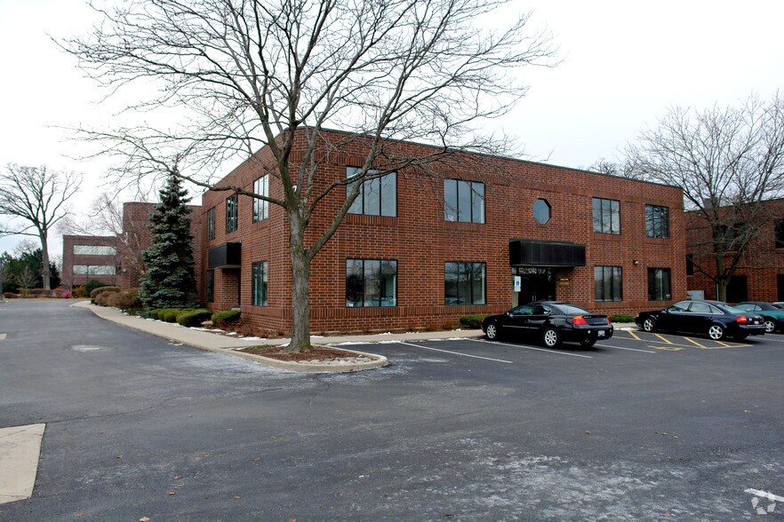 124 S County Farm Rd, Wheaton, IL 60187