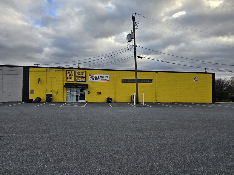 851 Eisenhower Blvd, Harrisburg, PA for lease - Building Photo - Image 3 of 18