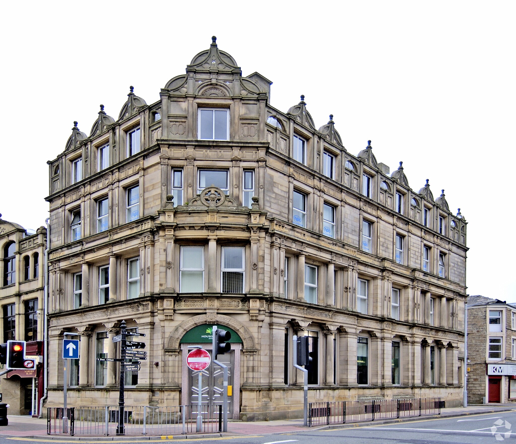 32 Manchester Rd, Burnley for sale Primary Photo- Image 1 of 1