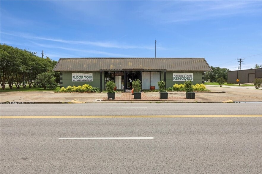 911 Green Ave, Orange, TX for sale - Primary Photo - Image 1 of 19