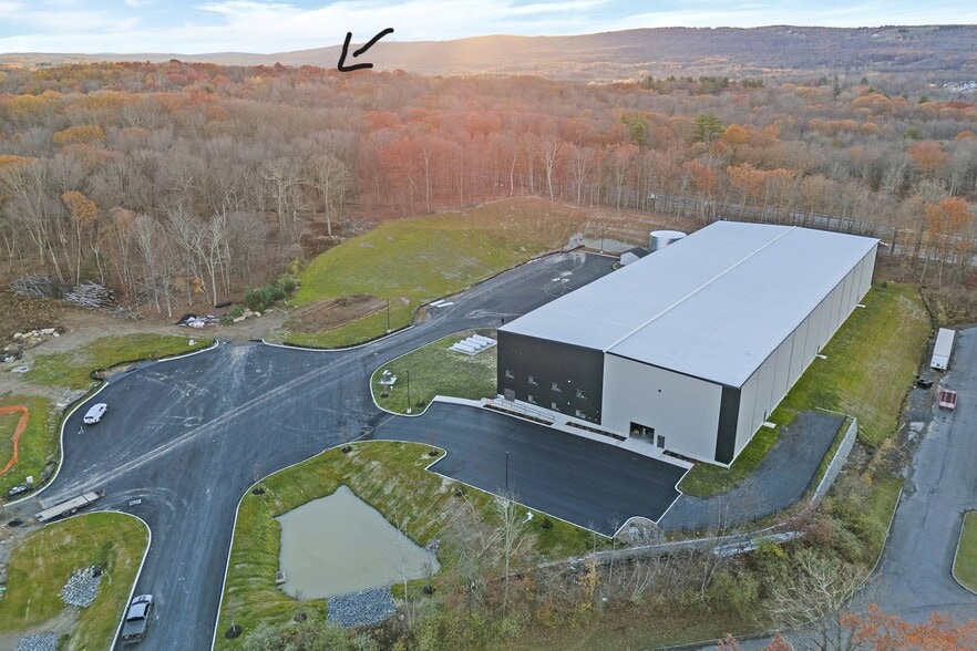 4 Distribution dr, Bloomingburg, NY for sale - Building Photo - Image 3 of 5