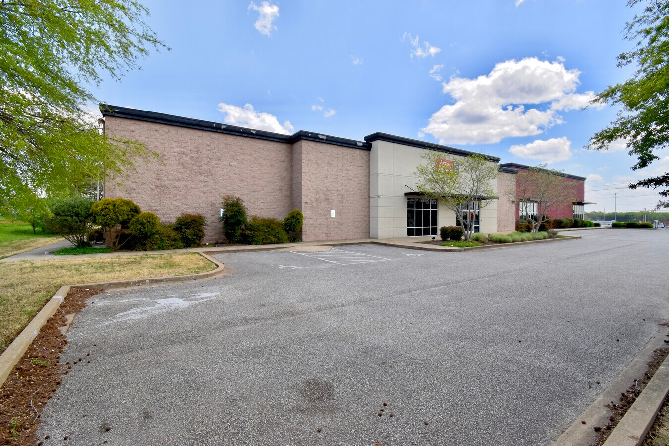 17211751 Vann Dr, Jackson, TN 38305 Retail for Lease