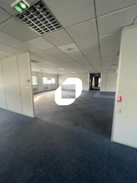 Office in Meylan for lease - Interior Photo - Image 2 of 9