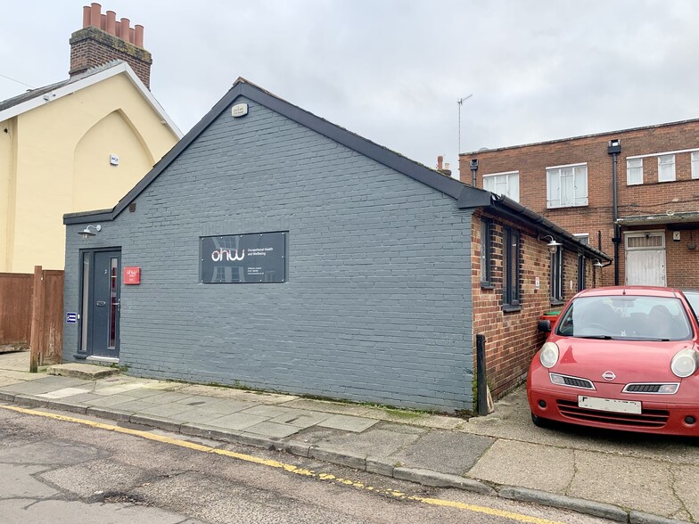 Oaten Hill Place, Canterbury for sale - Primary Photo - Image 1 of 7