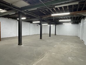 10-30 Robinson St E, Grimsby for lease Interior Photo- Image 1 of 4