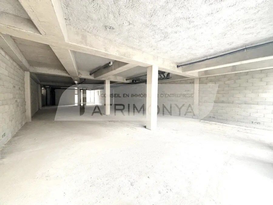 Retail in Marseille for lease Building Photo- Image 1 of 6