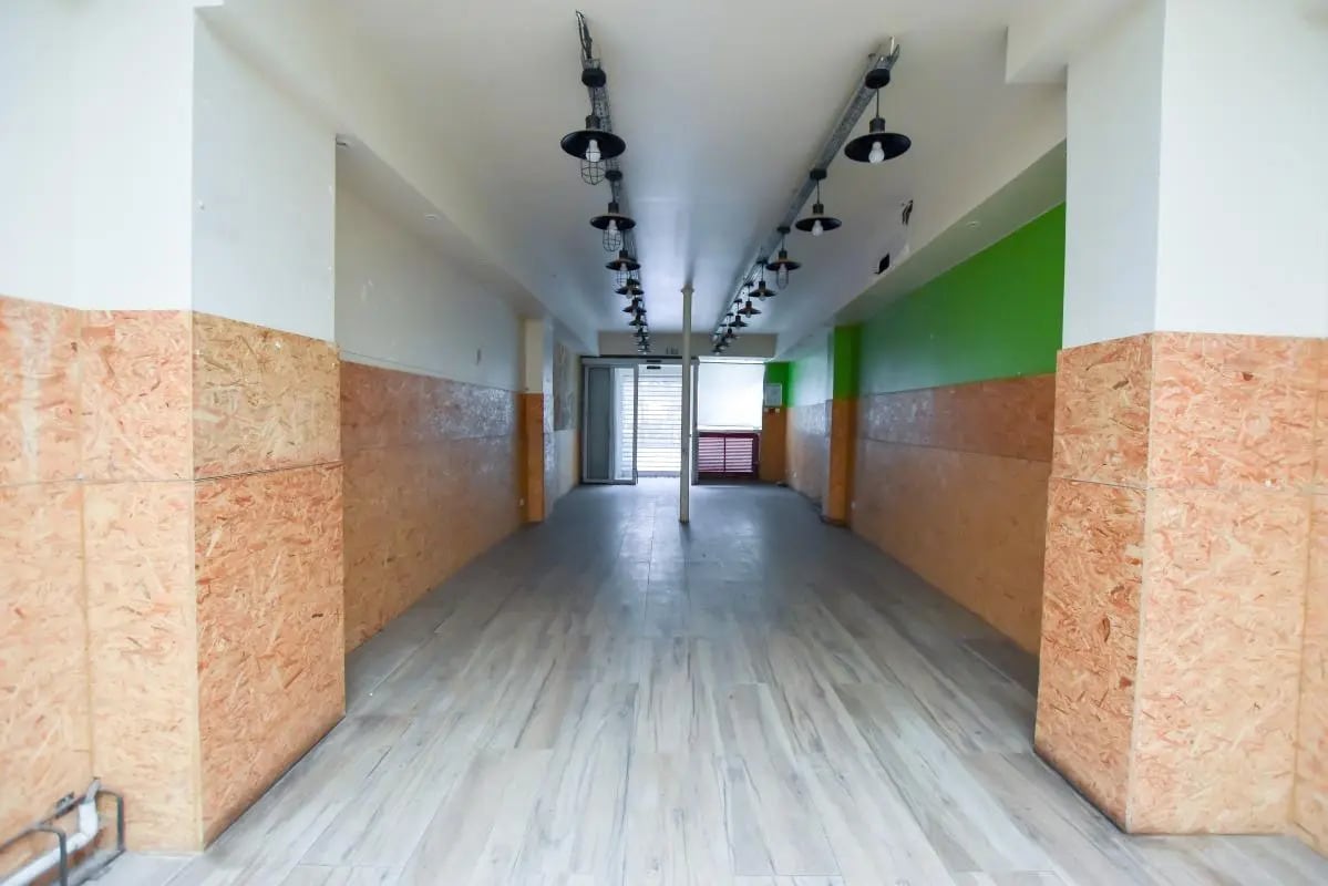 Retail in Paris for lease Building Photo- Image 1 of 9