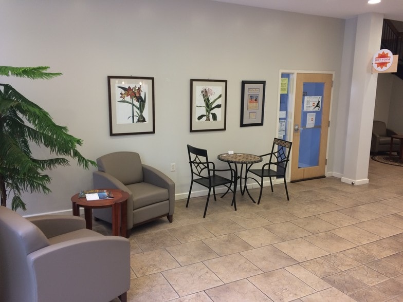 90 N Main St, Harrisonburg, VA for sale - Interior Photo - Image 2 of 59