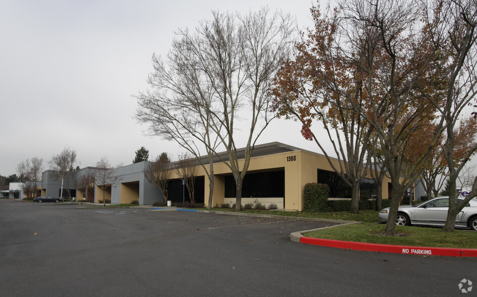 1360 Redwood Way, Petaluma, CA for lease - Primary Photo - Image 1 of 8