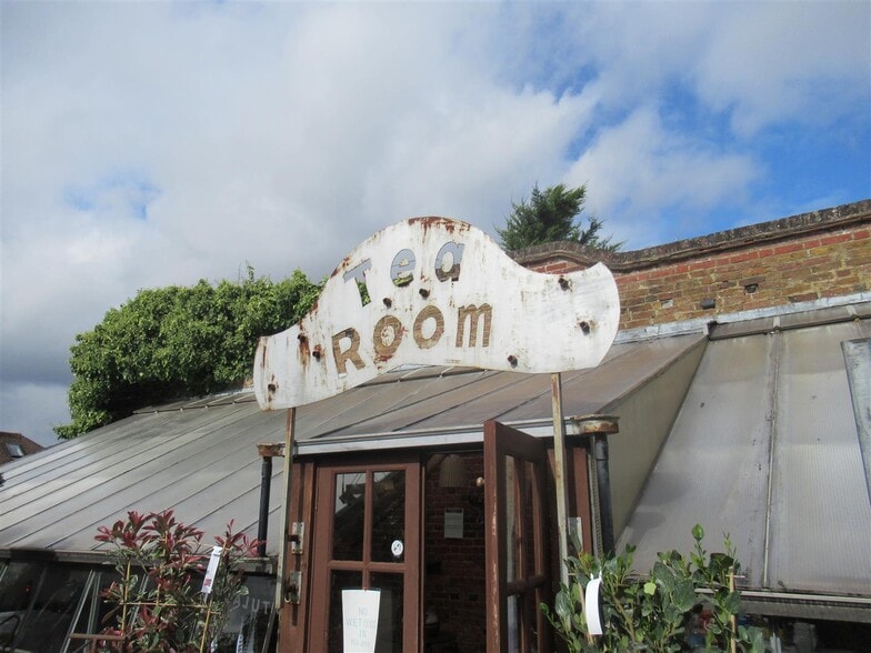 Lakehurst Rd, Epsom for sale - Primary Photo - Image 1 of 1