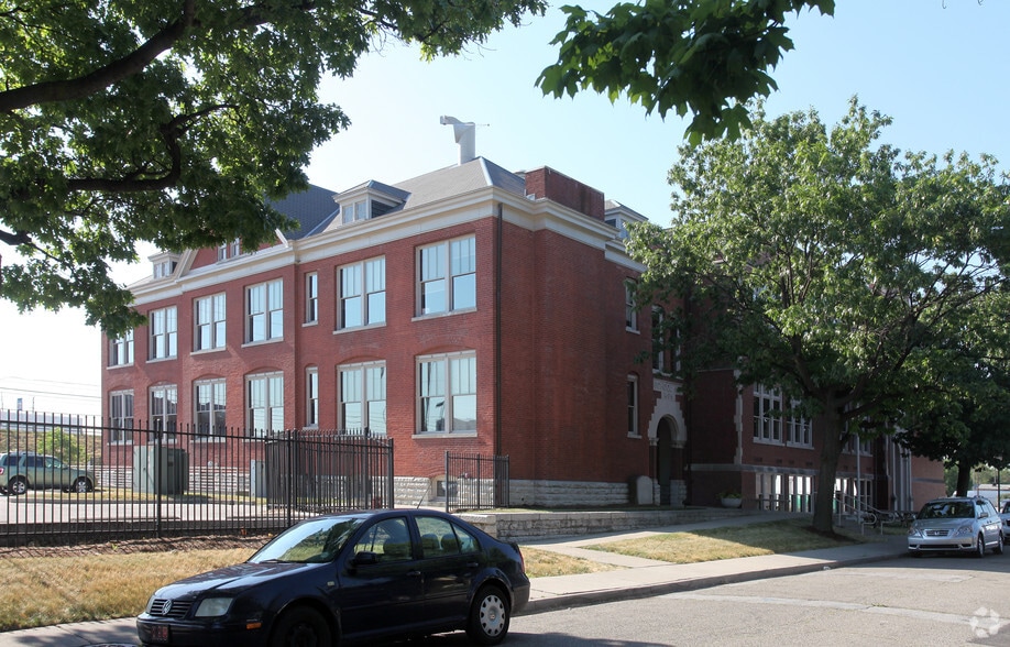 407 N Fulton St, Indianapolis, IN for lease - Building Photo - Image 2 of 6