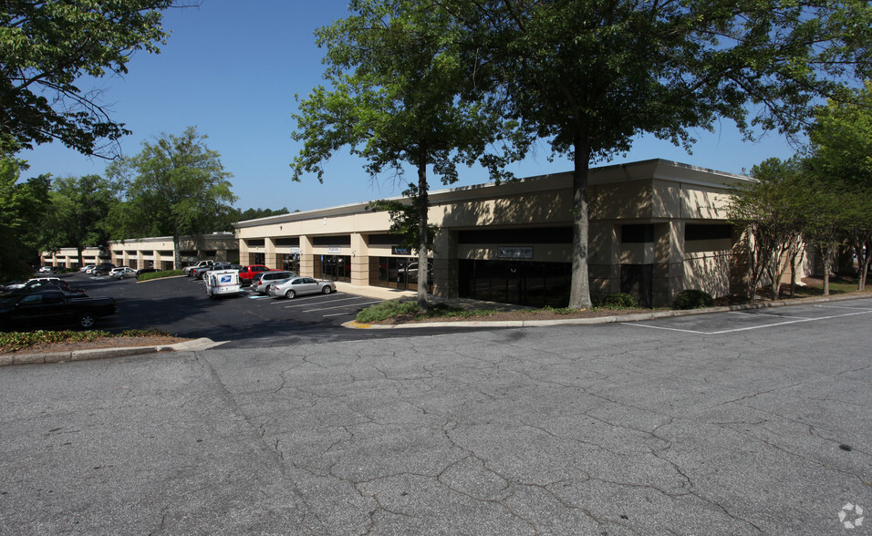 5965 Peachtree Corners E, Norcross, GA for lease - Primary Photo - Image 1 of 6