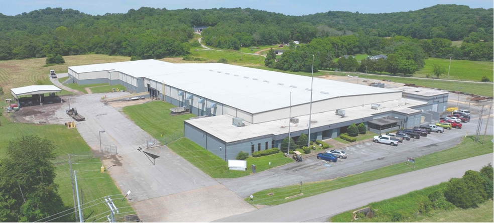 450 Bennett Dr, Pulaski, TN for sale - Building Photo - Image 1 of 6