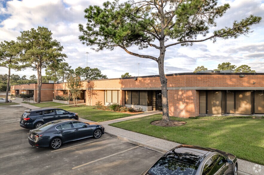 6611 Portwest Dr, Houston, TX for lease - Primary Photo - Image 1 of 6