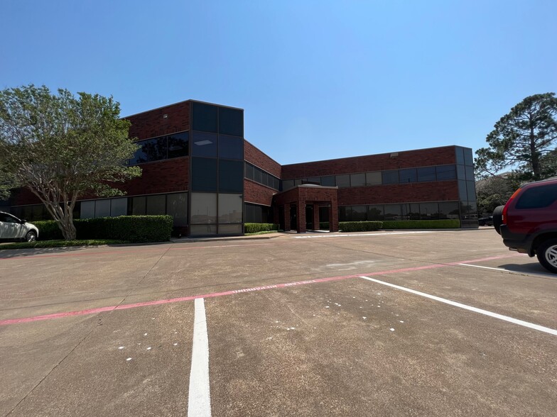 1848 Norwood Plz, Hurst, TX for lease - Building Photo - Image 2 of 11