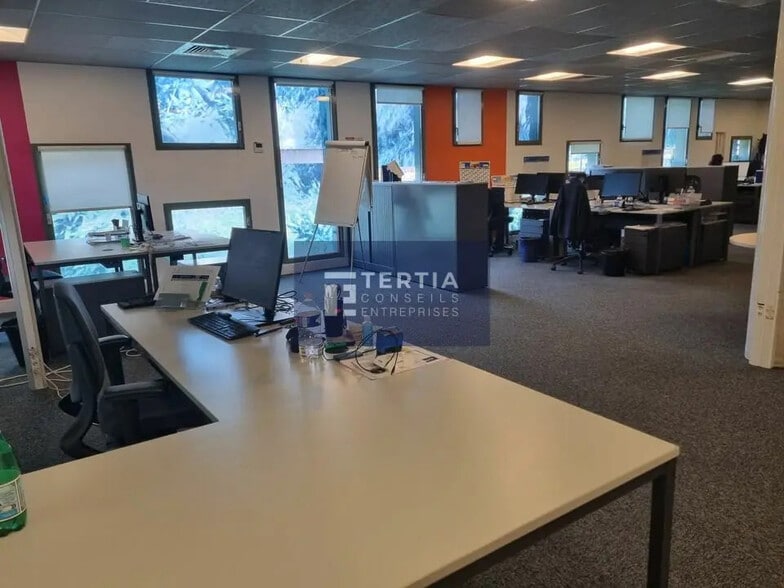 Office in Montpellier for lease - Building Photo - Image 2 of 4