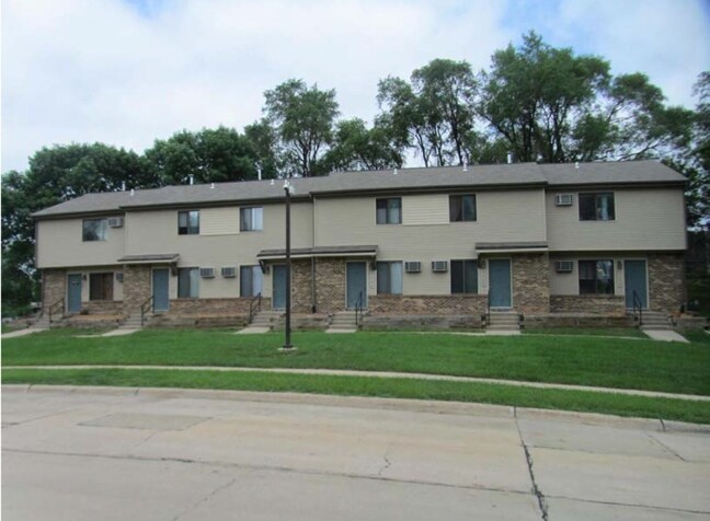 1350 15th St SE, Cedar Rapids, IA for sale Building Photo- Image 1 of 1