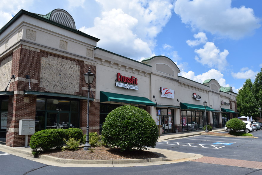 920 Woodstock Rd, Roswell, GA for lease - Primary Photo - Image 1 of 13