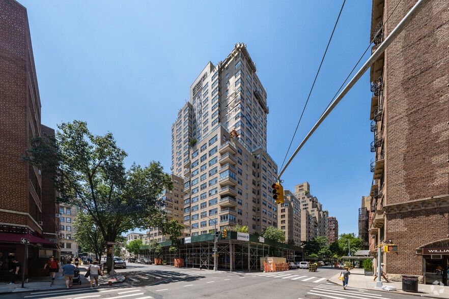 20 E 9th St, New York, NY for sale - Building Photo - Image 1 of 17
