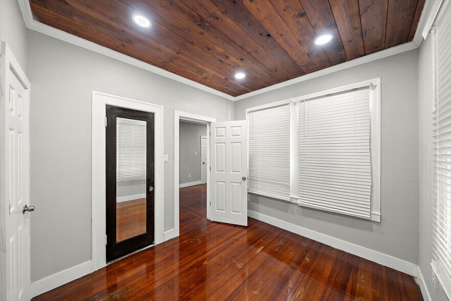 2115 Broadway St, Galveston, TX for sale - Building Photo - Image 3 of 12