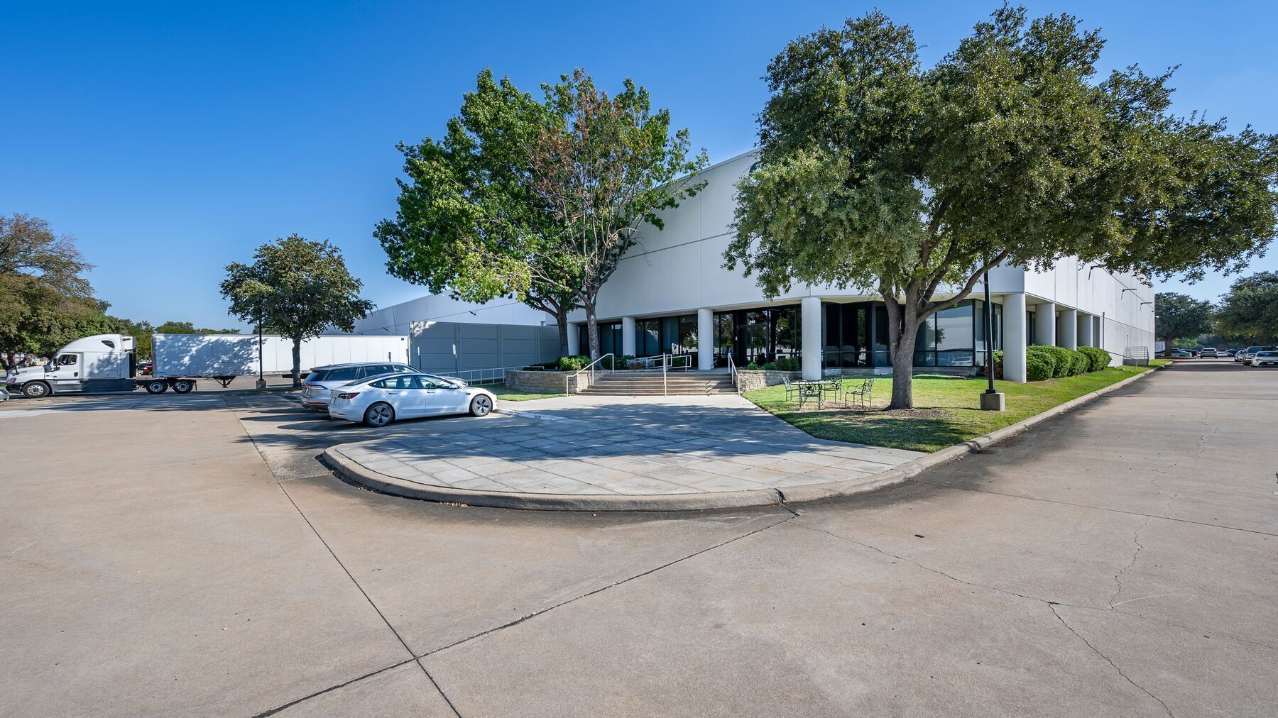 2940 Eisenhower St, Carrollton, TX for lease Primary Photo- Image 1 of 3