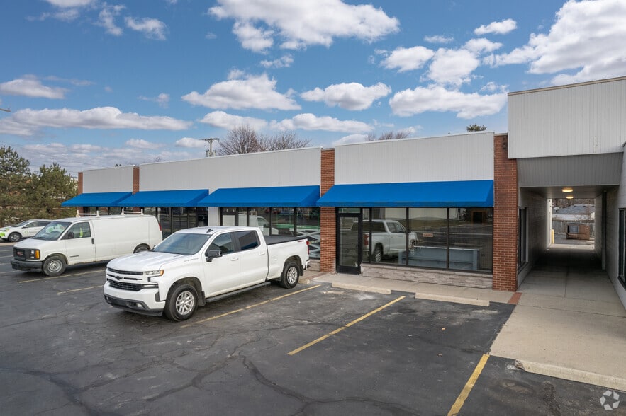 4558 Monroe St, Toledo, OH for lease - Building Photo - Image 2 of 5