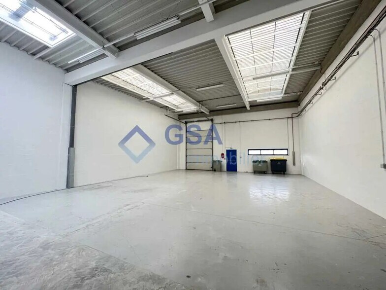 Office in Moissy-Cramayel for lease - Interior Photo - Image 1 of 12