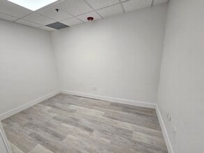 12550 Biscayne Blvd, North Miami, FL for lease Interior Photo- Image 2 of 4