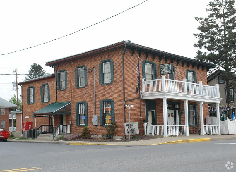 219-225 N Market St - Portfolio portfolio of 2 properties for sale on LoopNet.com - Primary Photo - Image 1 of 2