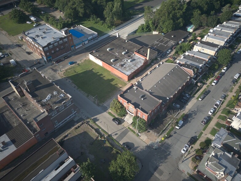 15 W 8th St, 710 Sproul St & 8 W 7th St portfolio of 2 properties for sale on LoopNet.com - Building Photo - Image 1 of 16