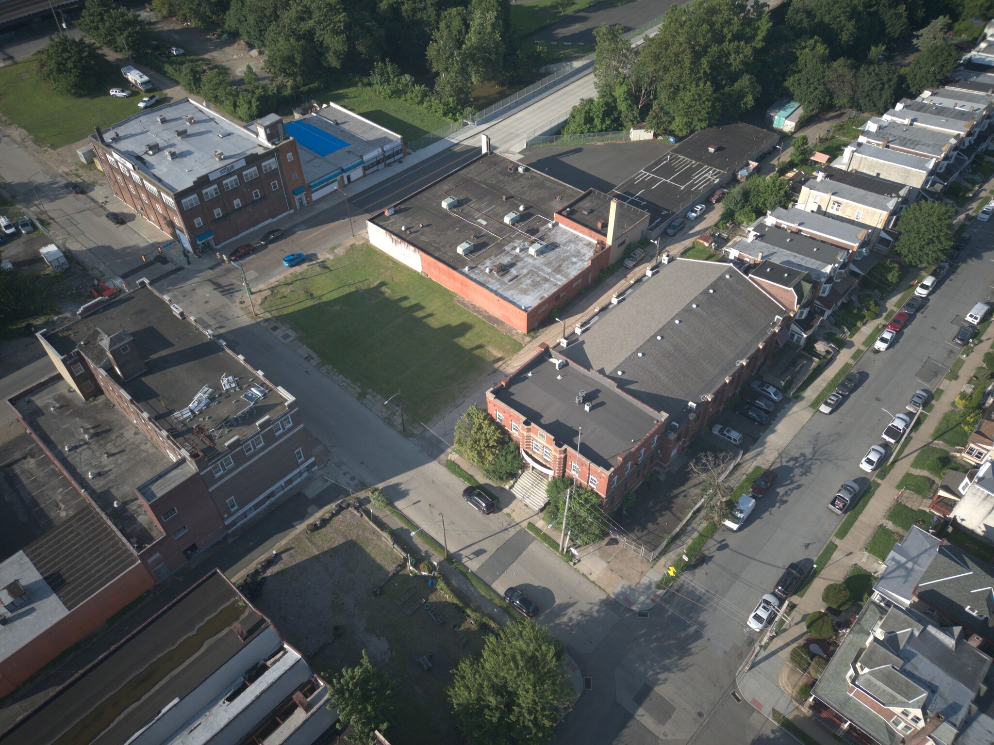 15 W 8th St, 710 Sproul St & 8 W 7th St portfolio of 2 properties for sale on LoopNet.com Building Photo- Image 1 of 17