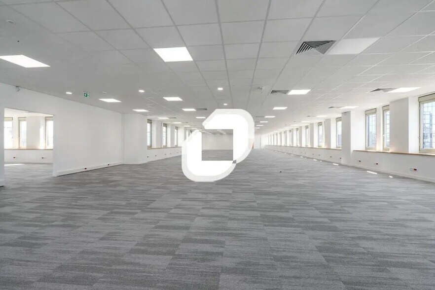 Office in Noisy-le-Grand for lease - Building Photo - Image 3 of 14
