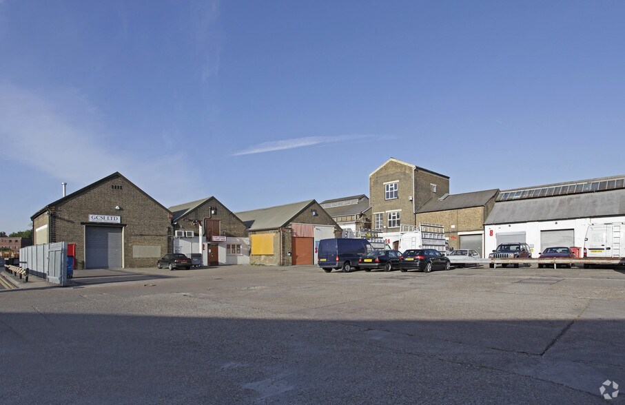 Victoria Rd, Dartford, DA1 5AJ