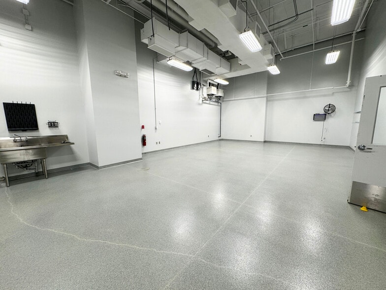 2100 Production Dr, Apex, NC for lease - Interior Photo - Image 3 of 13