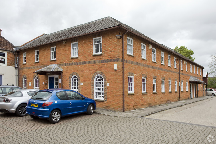 1-5 Horsefair Mews, Romsey, SO51 8JG | LoopNet