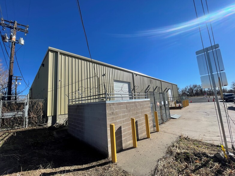 1405 S Platte River Dr, Denver, CO for lease - Building Photo - Image 3 of 11